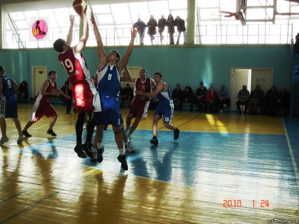 Атакует Алексей Андрус